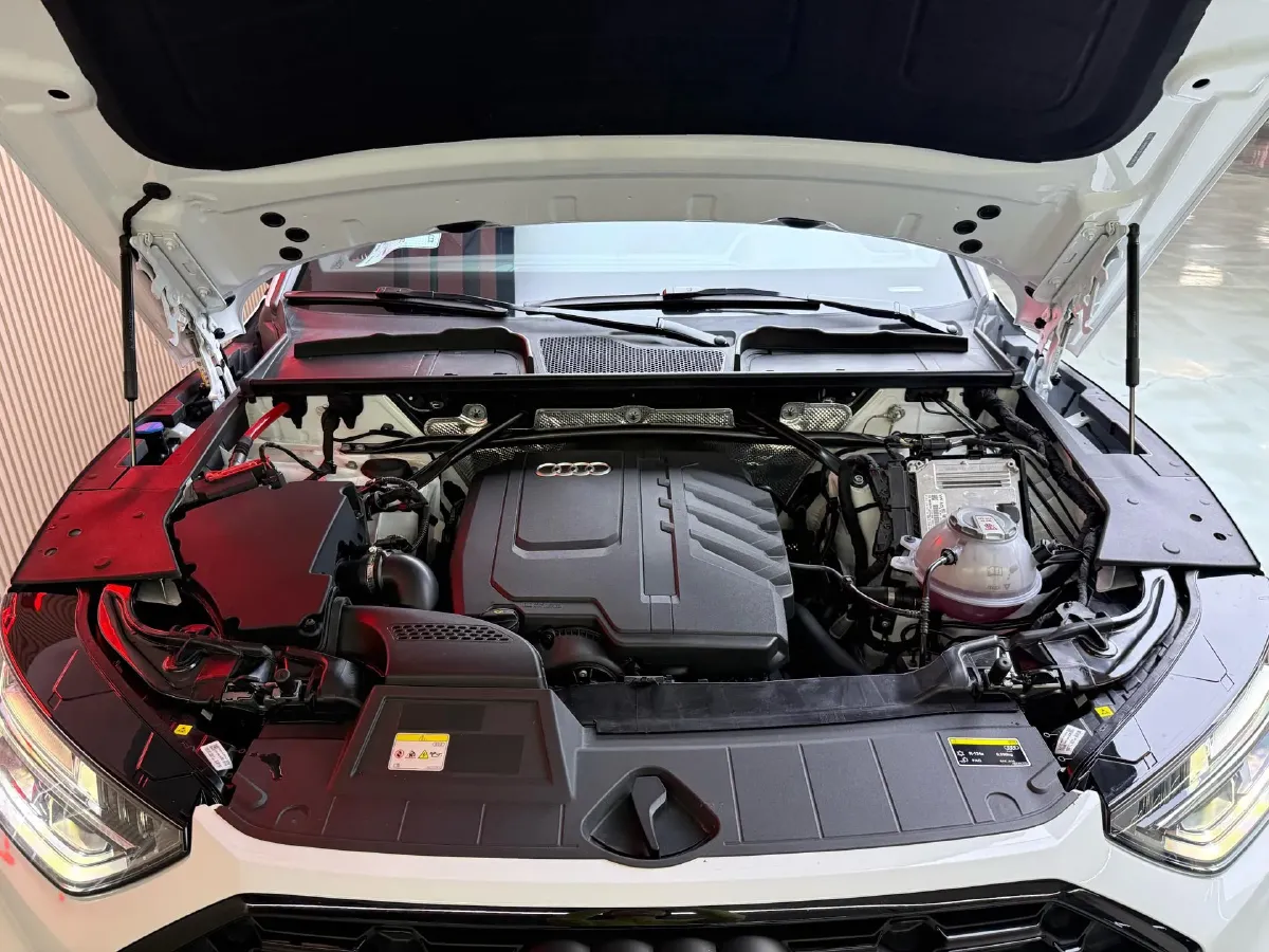 2025 Audi Q5L 2.0T 190HP L4 7DCT,autocango,china used car exporter,china ev exporter,chinese used car exporter,chinese used ev exporter