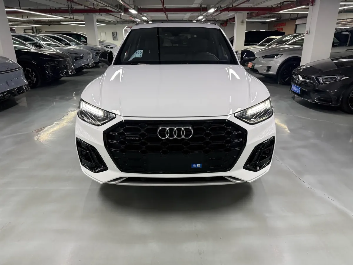 2025 Audi Q5L 2.0T 190HP L4 7DCT,autocango,china used car exporter,china ev exporter,chinese used car exporter,chinese used ev exporter