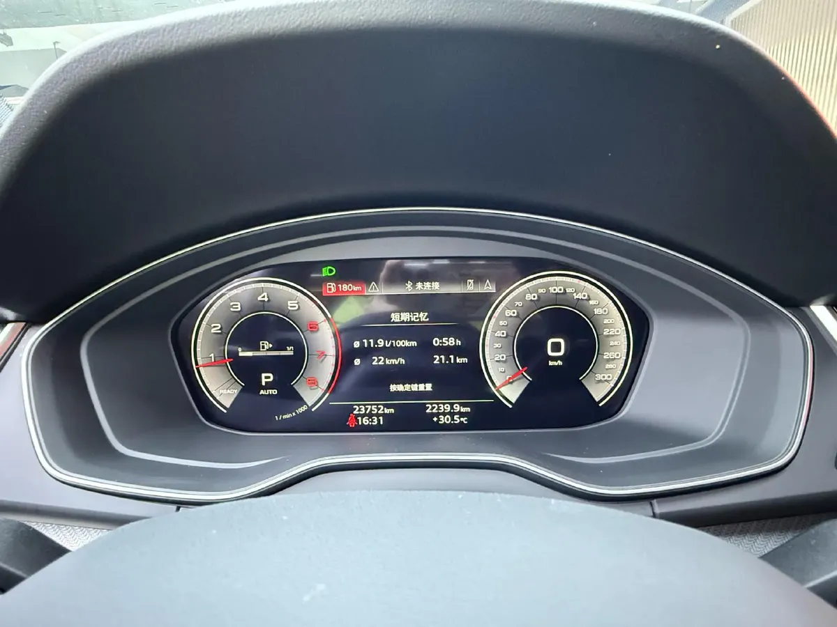 2025 Audi Q5L 2.0T 190HP L4 7DCT,autocango,china used car exporter,china ev exporter,chinese used car exporter,chinese used ev exporter