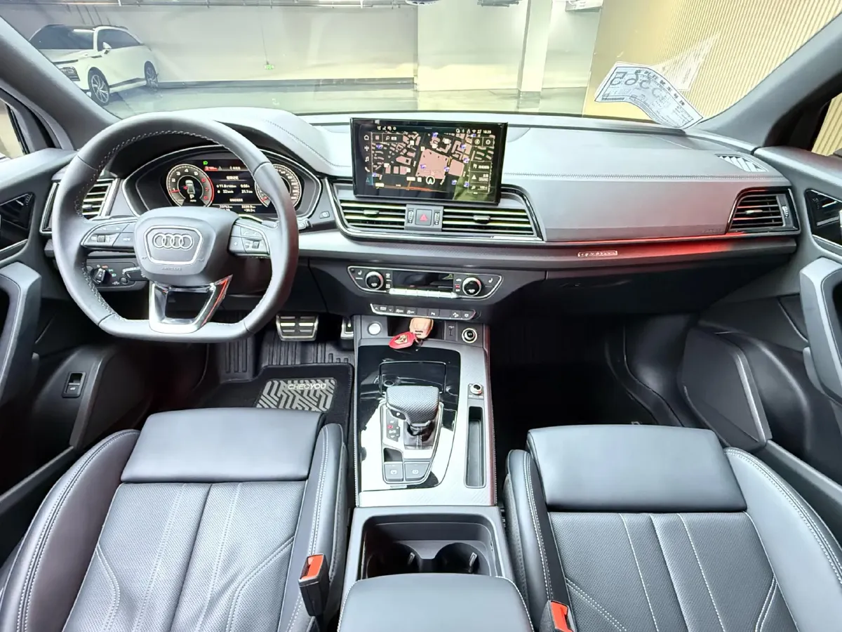 2025 Audi Q5L 2.0T 190HP L4 7DCT,autocango,china used car exporter,china ev exporter,chinese used car exporter,chinese used ev exporter