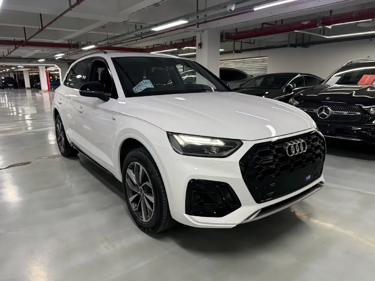 2025 Audi Q5L 2.0T 190HP L4 7DCT,autocango,china used car exporter,china ev exporter,chinese used car exporter,chinese used ev exporter