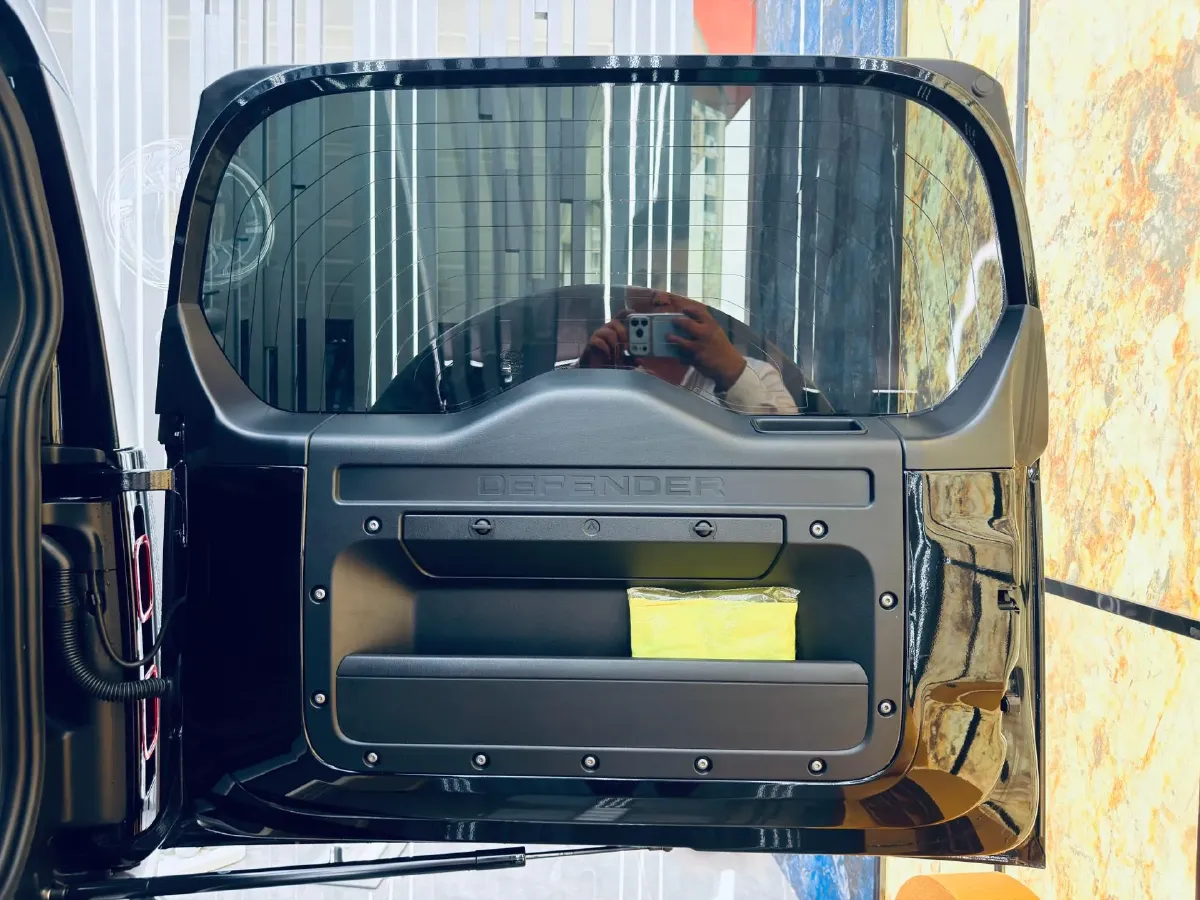 2024 Land Rover Defender 3.0T 400HP L6 8AT,autocango,china used car exporter,china ev exporter,chinese used car exporter,chinese used ev exporter