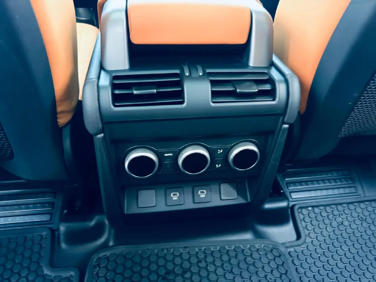 2024 Land Rover Defender 3.0T 400HP L6 8AT,autocango,china used car exporter,china ev exporter,chinese used car exporter,chinese used ev exporter
