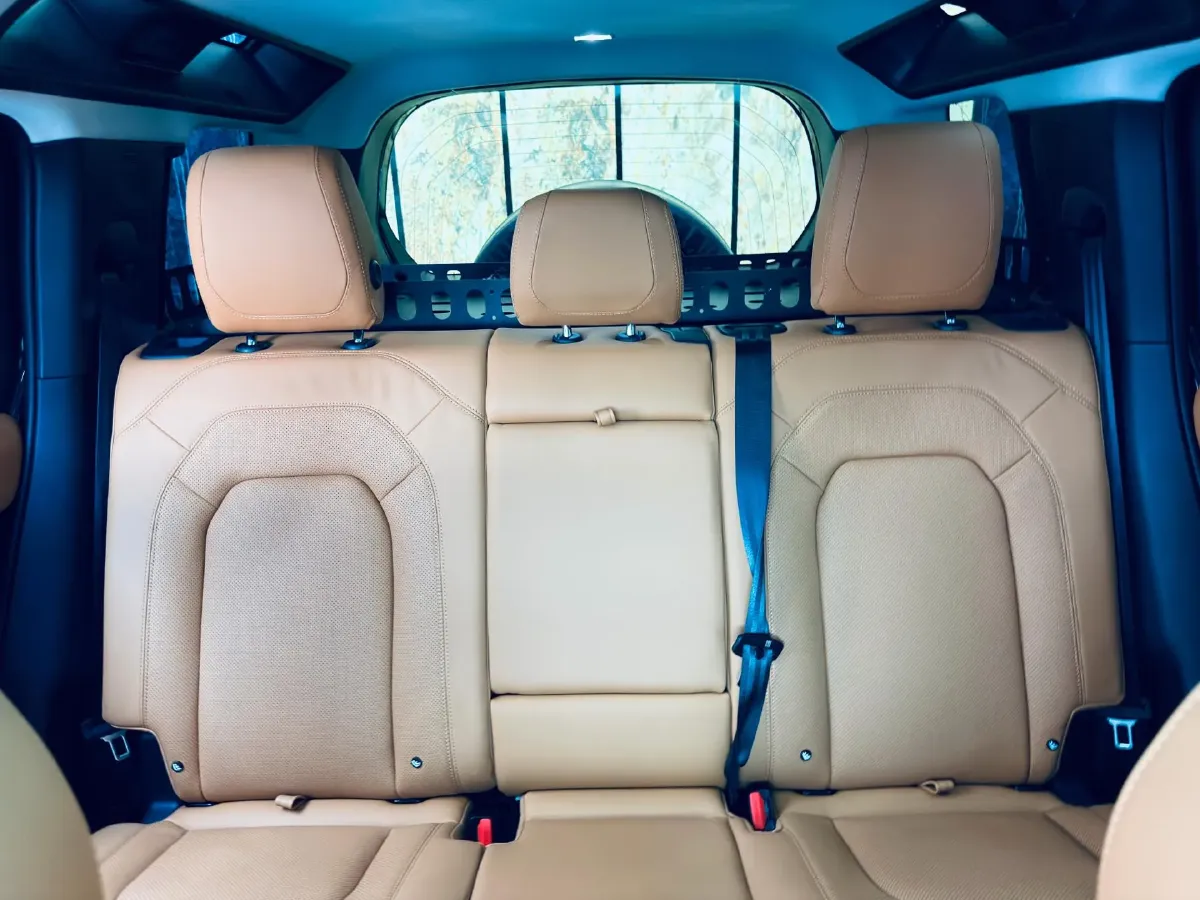 2024 Land Rover Defender 3.0T 400HP L6 8AT,autocango,china used car exporter,china ev exporter,chinese used car exporter,chinese used ev exporter
