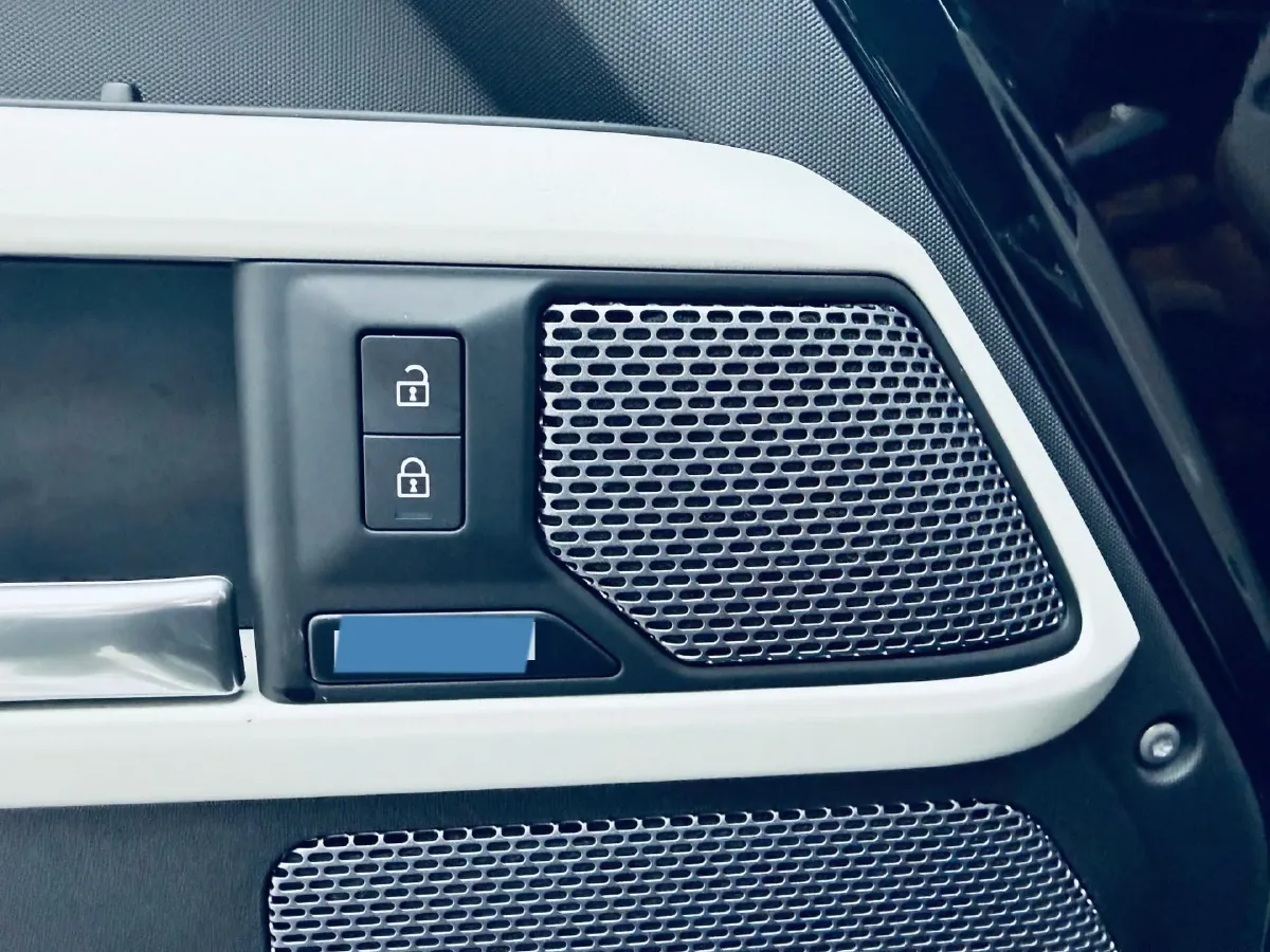 2024 Land Rover Defender 3.0T 400HP L6 8AT,autocango,china used car exporter,china ev exporter,chinese used car exporter,chinese used ev exporter