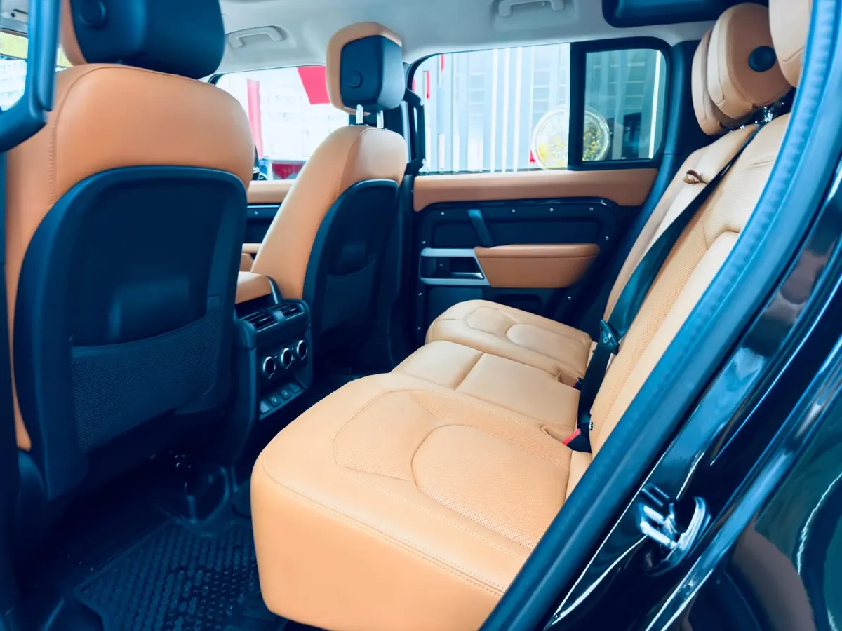 2024 Land Rover Defender 3.0T 400HP L6 8AT,autocango,china used car exporter,china ev exporter,chinese used car exporter,chinese used ev exporter