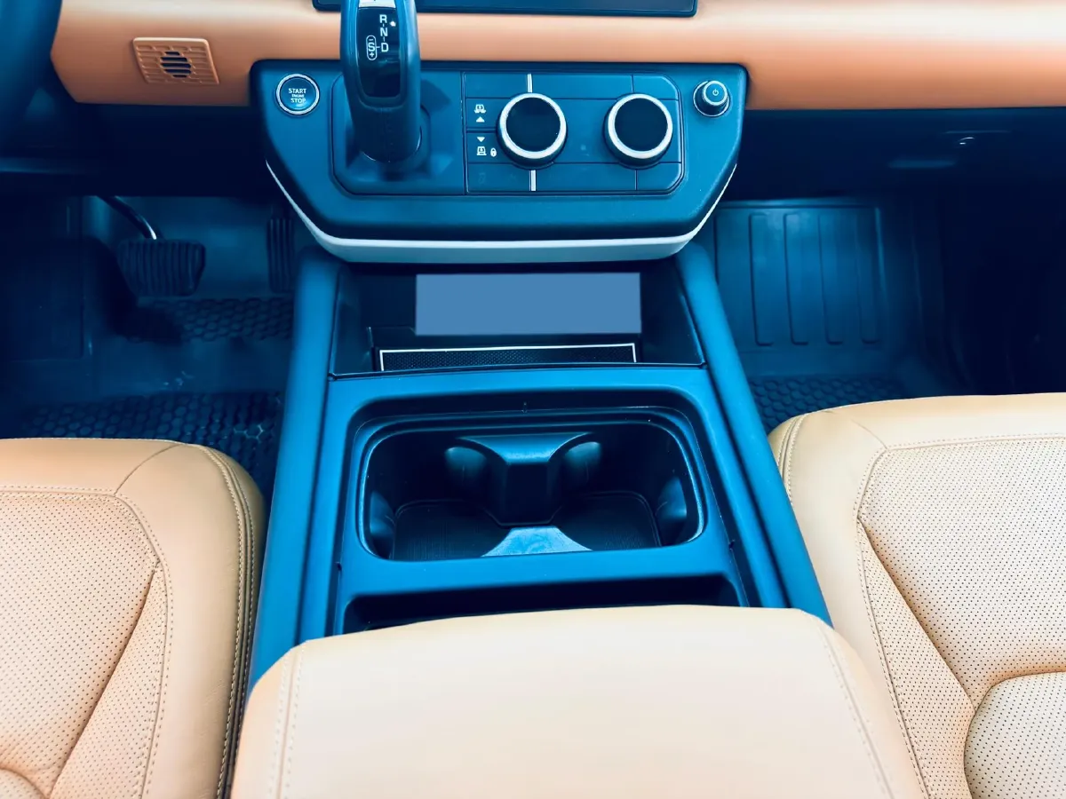 2024 Land Rover Defender 3.0T 400HP L6 8AT,autocango,china used car exporter,china ev exporter,chinese used car exporter,chinese used ev exporter