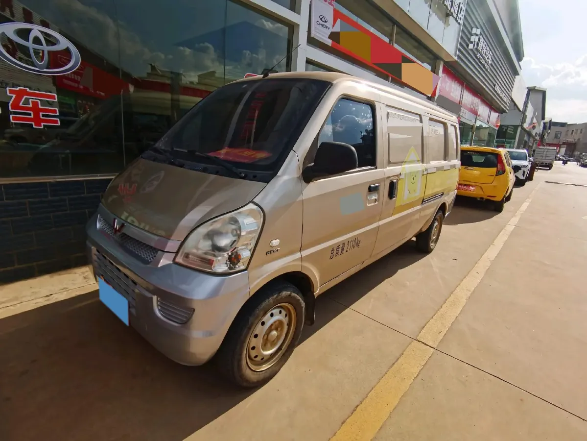2019 WuLing RongGuang 1.5L 107HP L4 5MT,autocango,china used car exporter,china ev exporter,chinese used car exporter,chinese used ev exporter