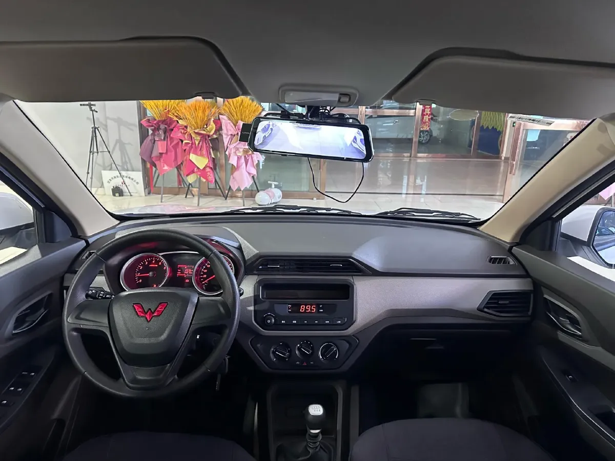 2021 WuLing RongGuang New Truck 1.5L 99HP L4 5MT,autocango,china used car exporter,china ev exporter,chinese used car exporter,chinese used ev exporter