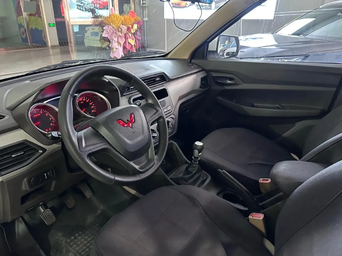 2021 WuLing RongGuang New Truck 1.5L 99HP L4 5MT,autocango,china used car exporter,china ev exporter,chinese used car exporter,chinese used ev exporter