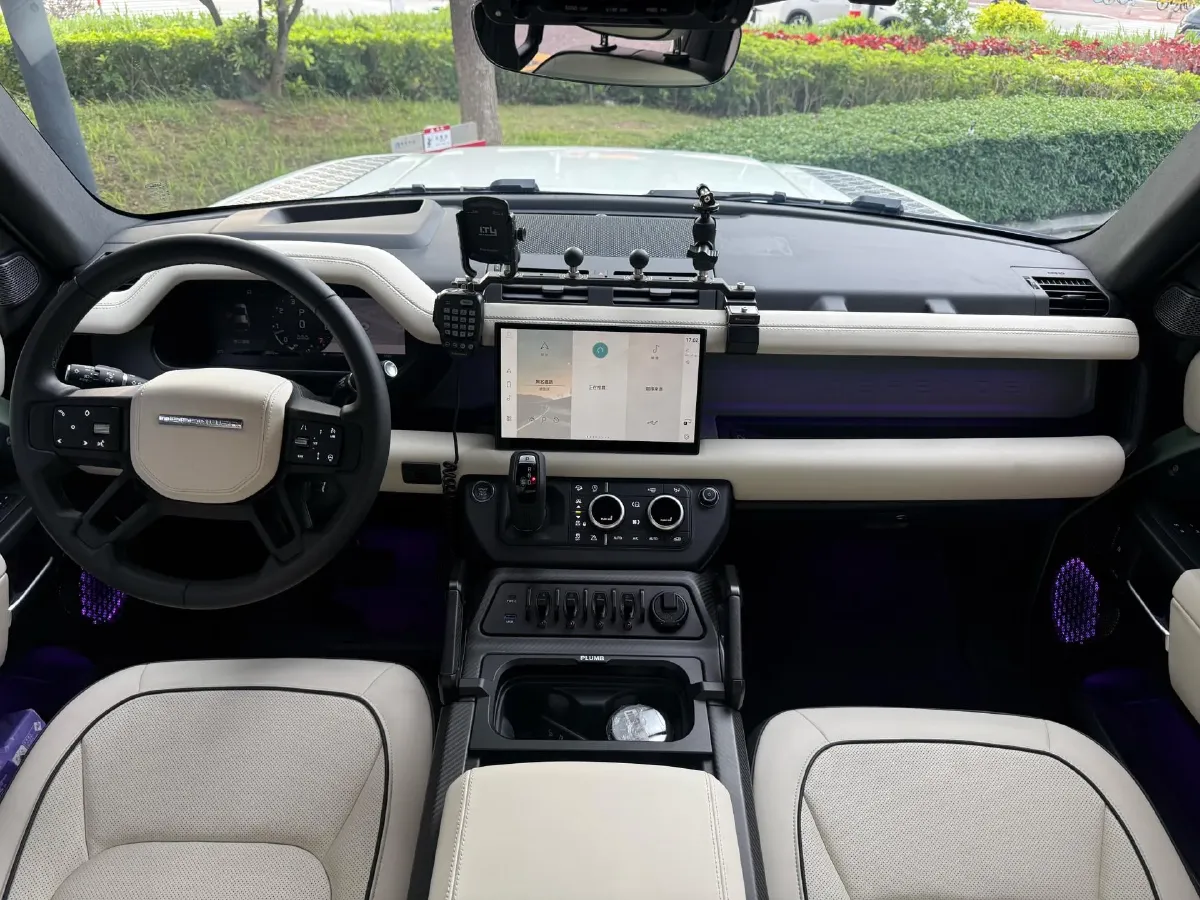 2023 Land Rover Defender 3.0T 400HP L6 8AT,autocango,china used car exporter,china ev exporter,chinese used car exporter,chinese used ev exporter