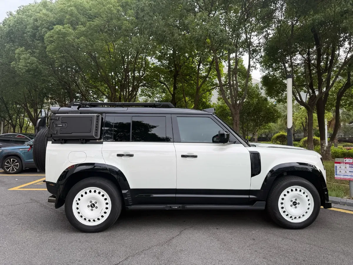 2023 Land Rover Defender 3.0T 400HP L6 8AT,autocango,china used car exporter,china ev exporter,chinese used car exporter,chinese used ev exporter