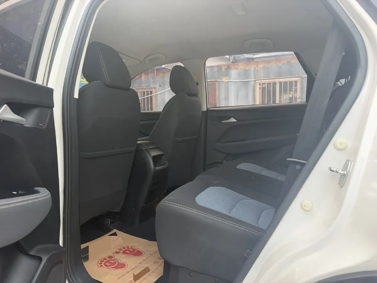 2018 BaoJun 530 1.5T 150HP L4 6MT,autocango,china used car exporter,china ev exporter,chinese used car exporter,chinese used ev exporter