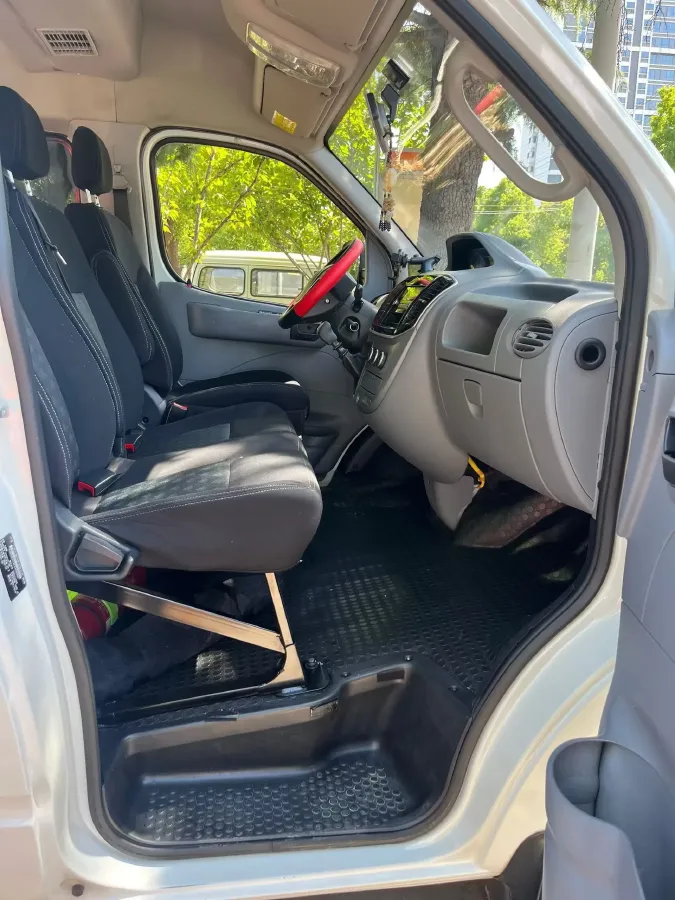 2018 MAXUS XinTu V80 2.5T 136HP L4 6MT,autocango,china used car exporter,china ev exporter,chinese used car exporter,chinese used ev exporter