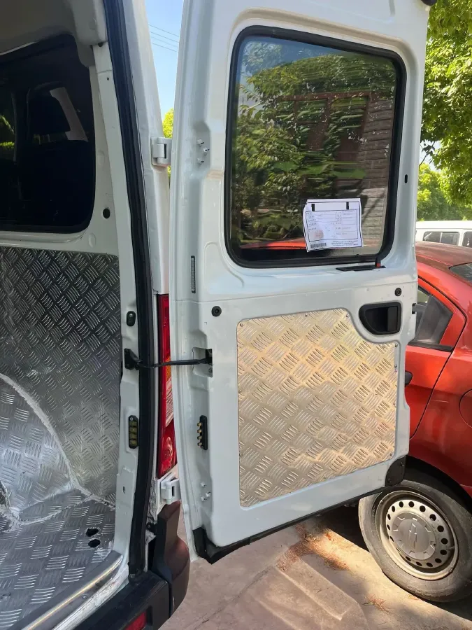 2018 MAXUS XinTu V80 2.5T 136HP L4 6MT,autocango,china used car exporter,china ev exporter,chinese used car exporter,chinese used ev exporter