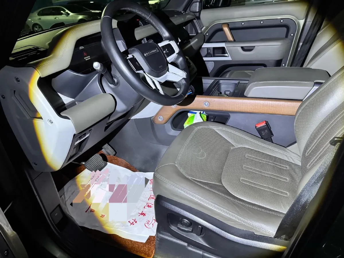 2020 Land Rover Defender 3.0T 400HP L6 8AT,autocango,china used car exporter,china ev exporter,chinese used car exporter,chinese used ev exporter