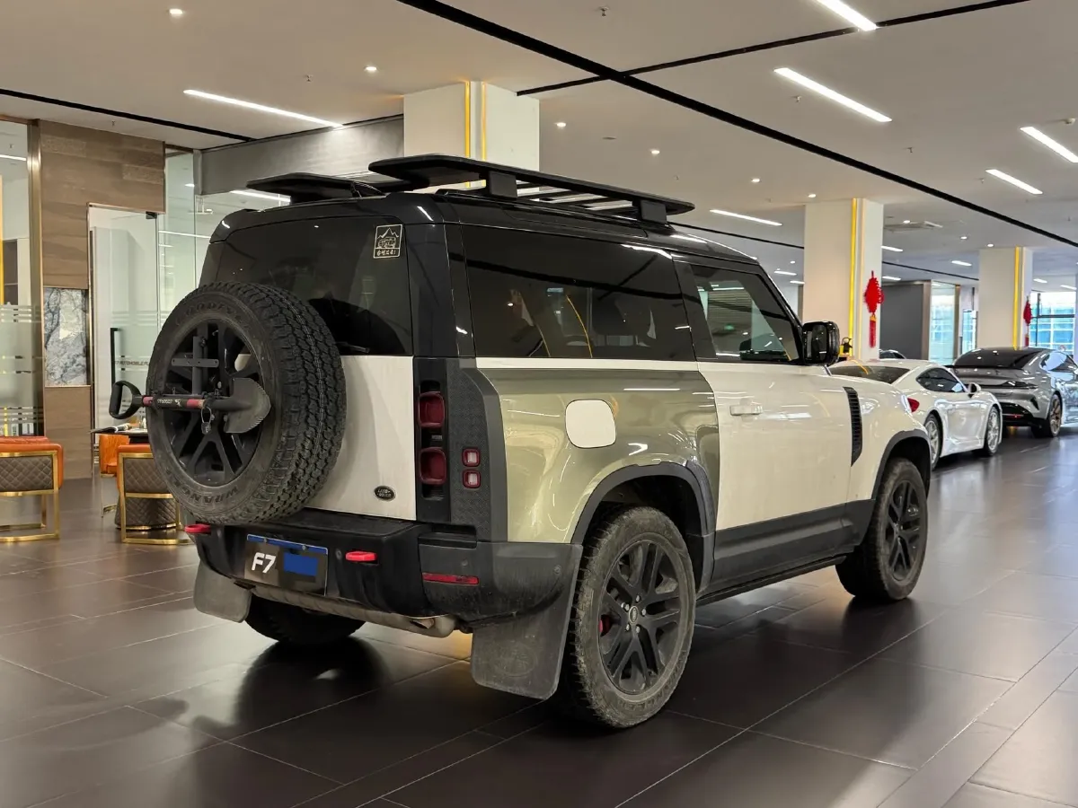 2022 Land Rover Defender 3.0T 400HP L6 8AT,autocango,china used car exporter,china ev exporter,chinese used car exporter,chinese used ev exporter