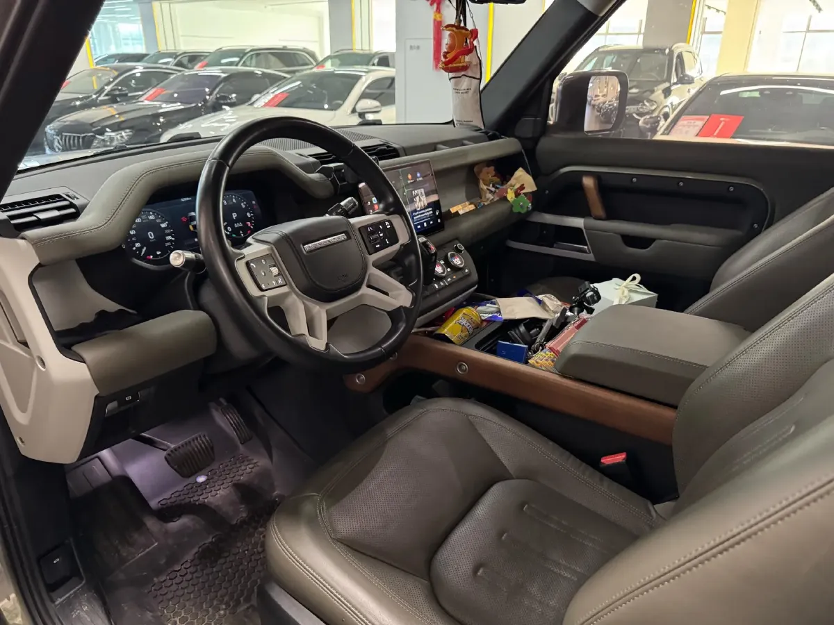 2022 Land Rover Defender 3.0T 400HP L6 8AT,autocango,china used car exporter,china ev exporter,chinese used car exporter,chinese used ev exporter