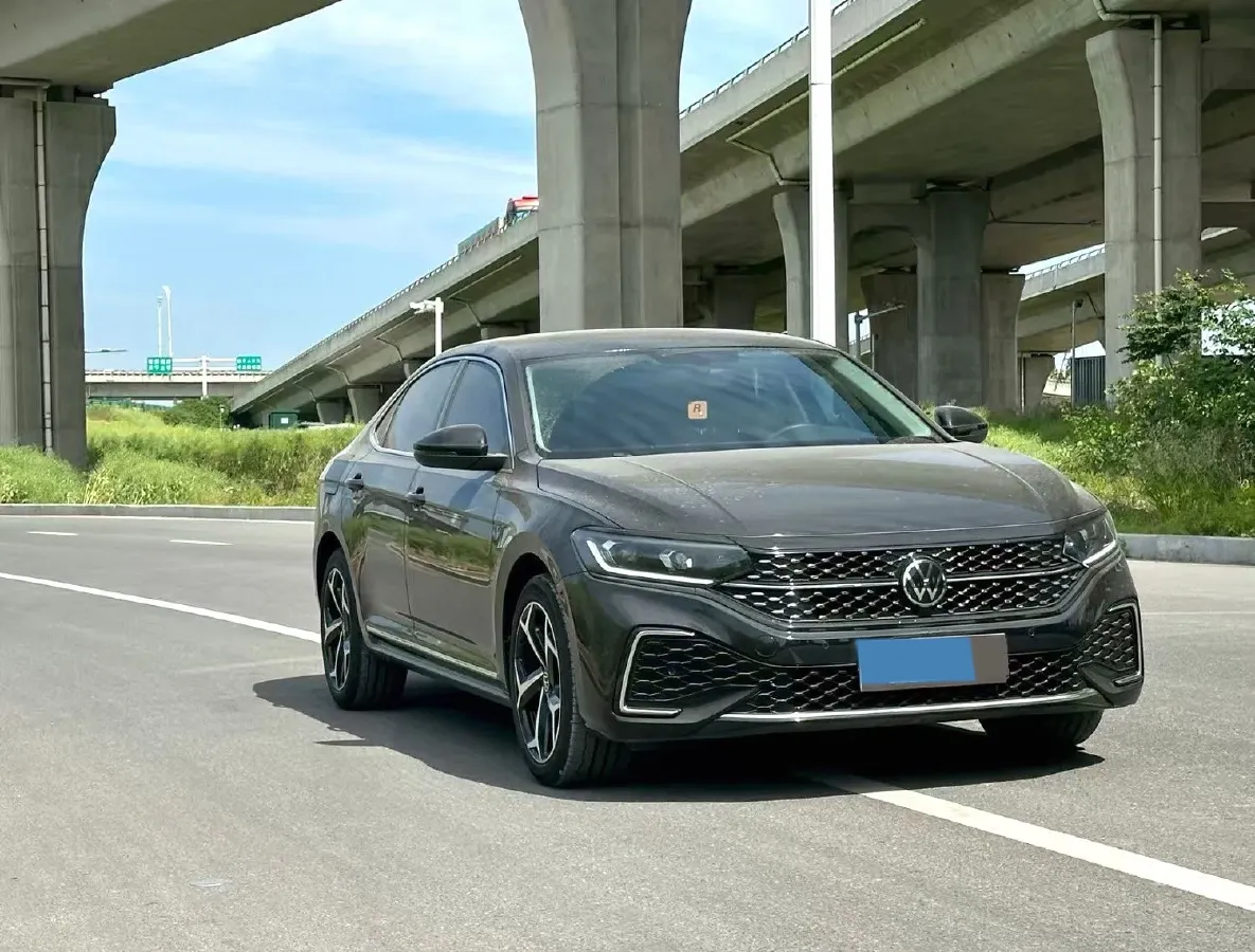 2026 Volkswagen Passat 2.0T 220HP L4 7DCT,autocango,china used car exporter,china ev exporter,chinese used car exporter,chinese used ev exporter