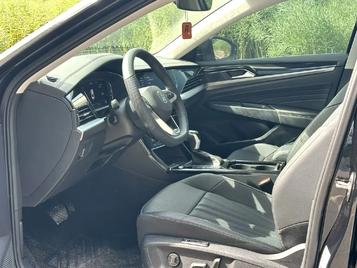 2026 Volkswagen Passat 2.0T 220HP L4 7DCT,autocango,china used car exporter,china ev exporter,chinese used car exporter,chinese used ev exporter