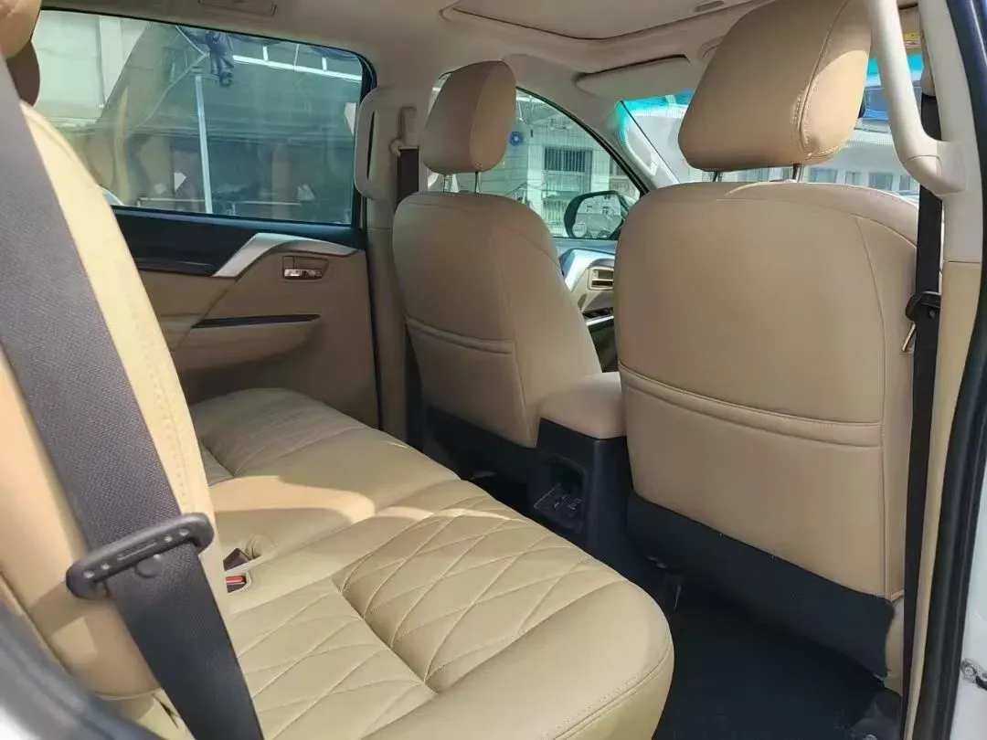 2019 Mitsubishi Pajero 3.0L 209HP V6 8AT,autocango,china used car exporter,china ev exporter,chinese used car exporter,chinese used ev exporter