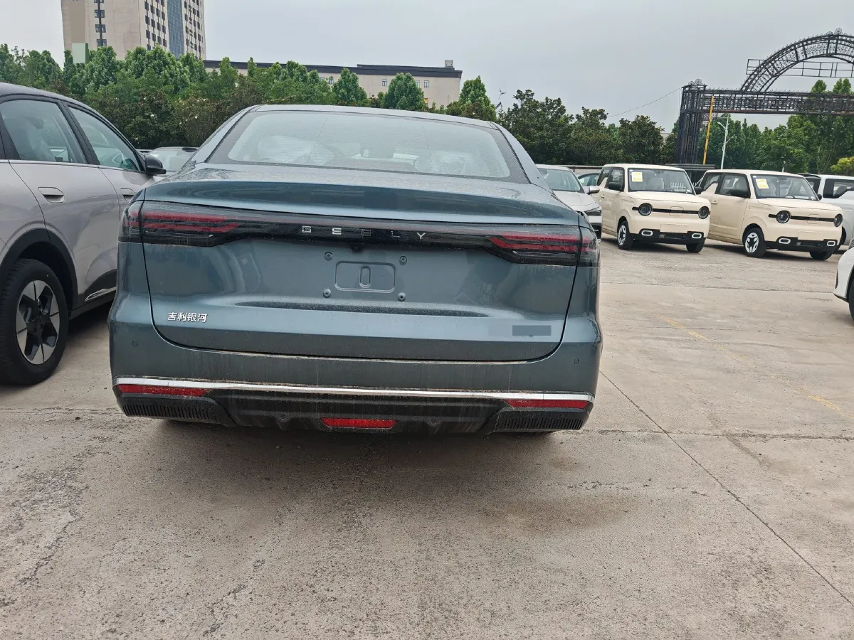 2025 Geely Galaxy L6 1.5L 112HP L4 1DHT PHEV 8.5KWH,autocango,china used car exporter,china ev exporter,chinese used car exporter,chinese used ev exporter
