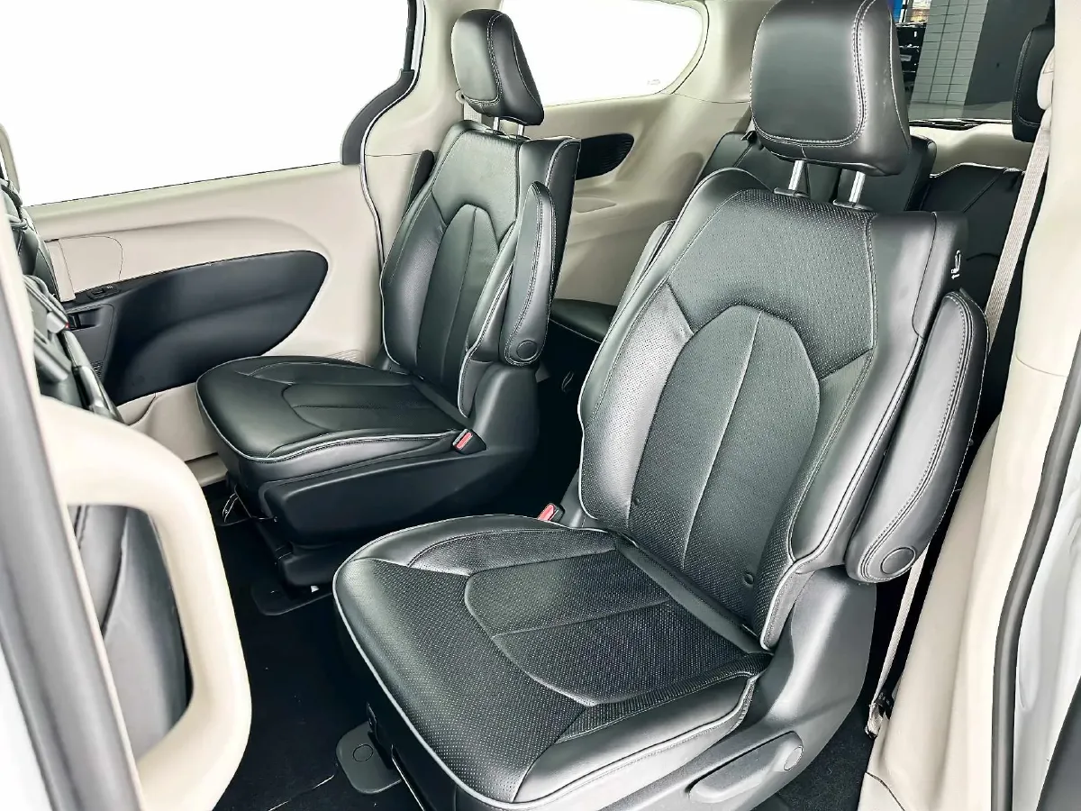 2018 Chrysler Pacifica 3.6L 245HP V6 E-CVT PHEV 16KWH,autocango,china used car exporter,china ev exporter,chinese used car exporter,chinese used ev exporter