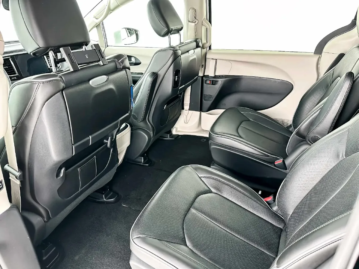 2018 Chrysler Pacifica 3.6L 245HP V6 E-CVT PHEV 16KWH,autocango,china used car exporter,china ev exporter,chinese used car exporter,chinese used ev exporter