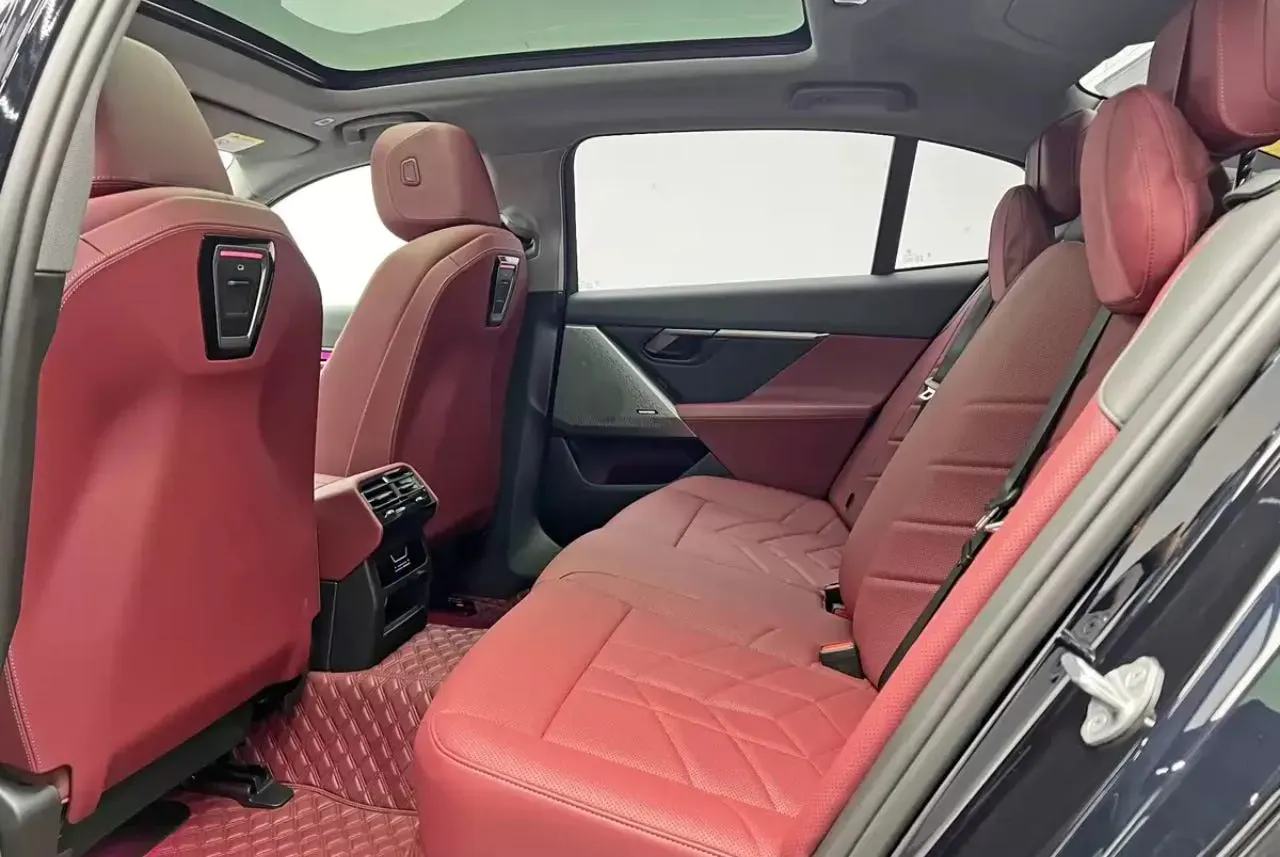 2025 BMW 5 Series 2.0T 258HP L4 8AT,autocango,china used car exporter,china ev exporter,chinese used car exporter,chinese used ev exporter