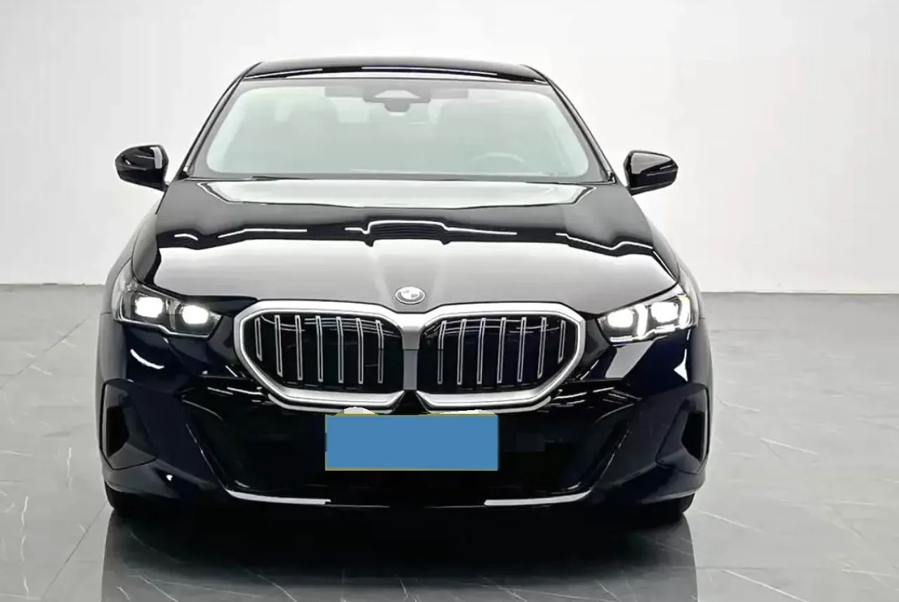 2025 BMW 5 Series 2.0T 258HP L4 8AT,autocango,china used car exporter,china ev exporter,chinese used car exporter,chinese used ev exporter