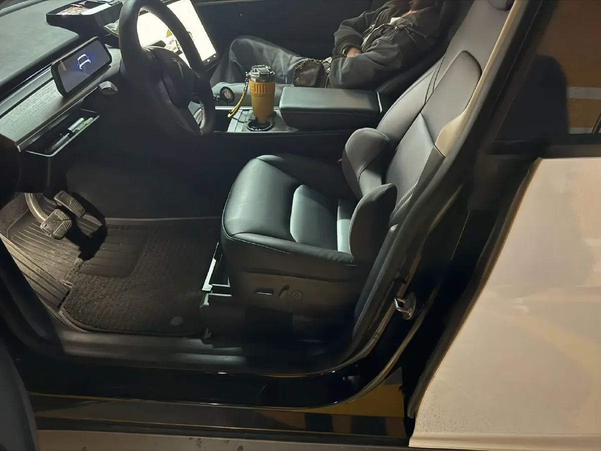 2022 Tesla Model Y BEV 60KWH,autocango,china used car exporter,china ev exporter,chinese used car exporter,chinese used ev exporter