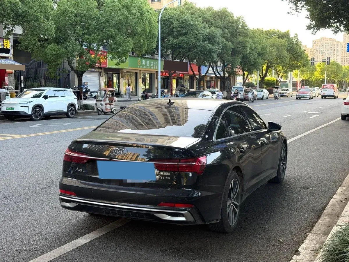 2024 Audi A6L 2.0T 190HP L4 7DCT,autocango,china used car exporter,china ev exporter,chinese used car exporter,chinese used ev exporter