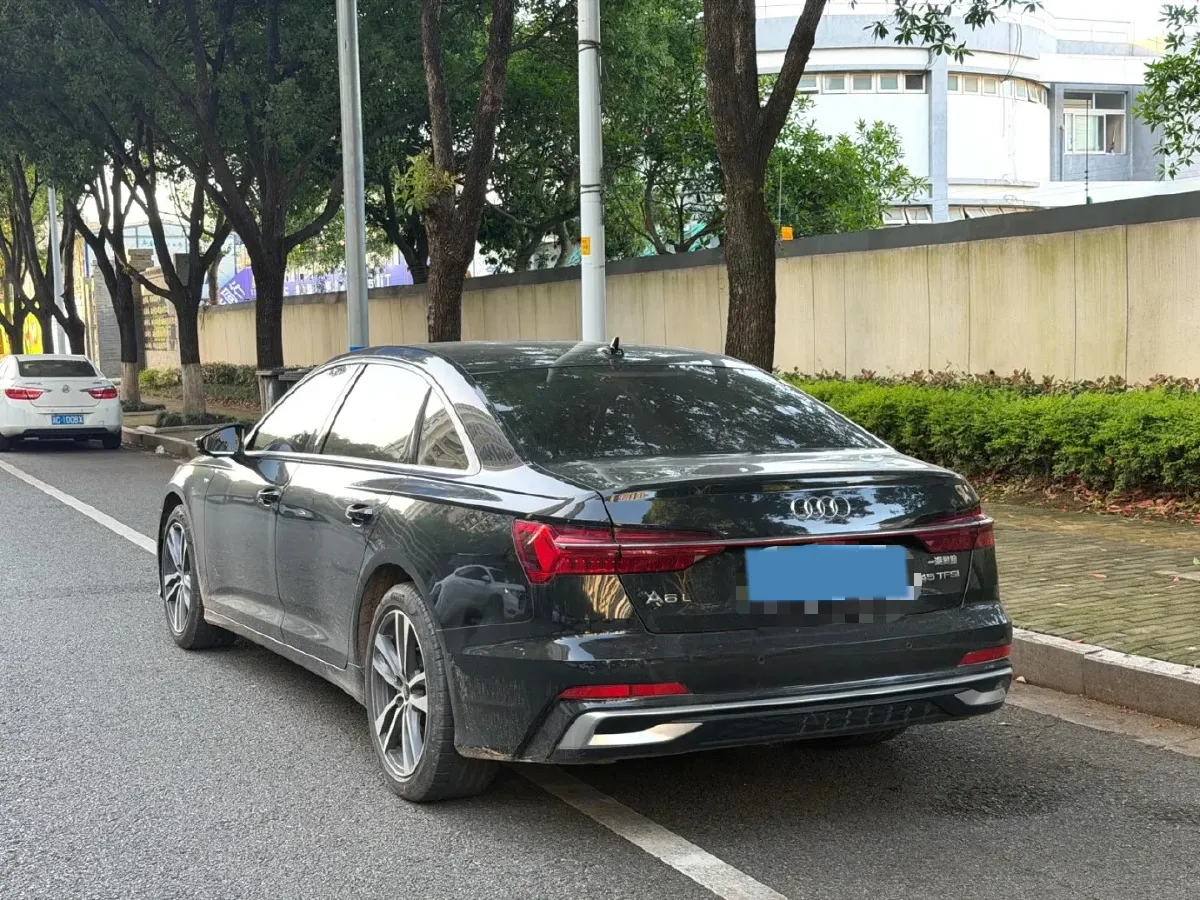 2024 Audi A6L 2.0T 190HP L4 7DCT,autocango,china used car exporter,china ev exporter,chinese used car exporter,chinese used ev exporter