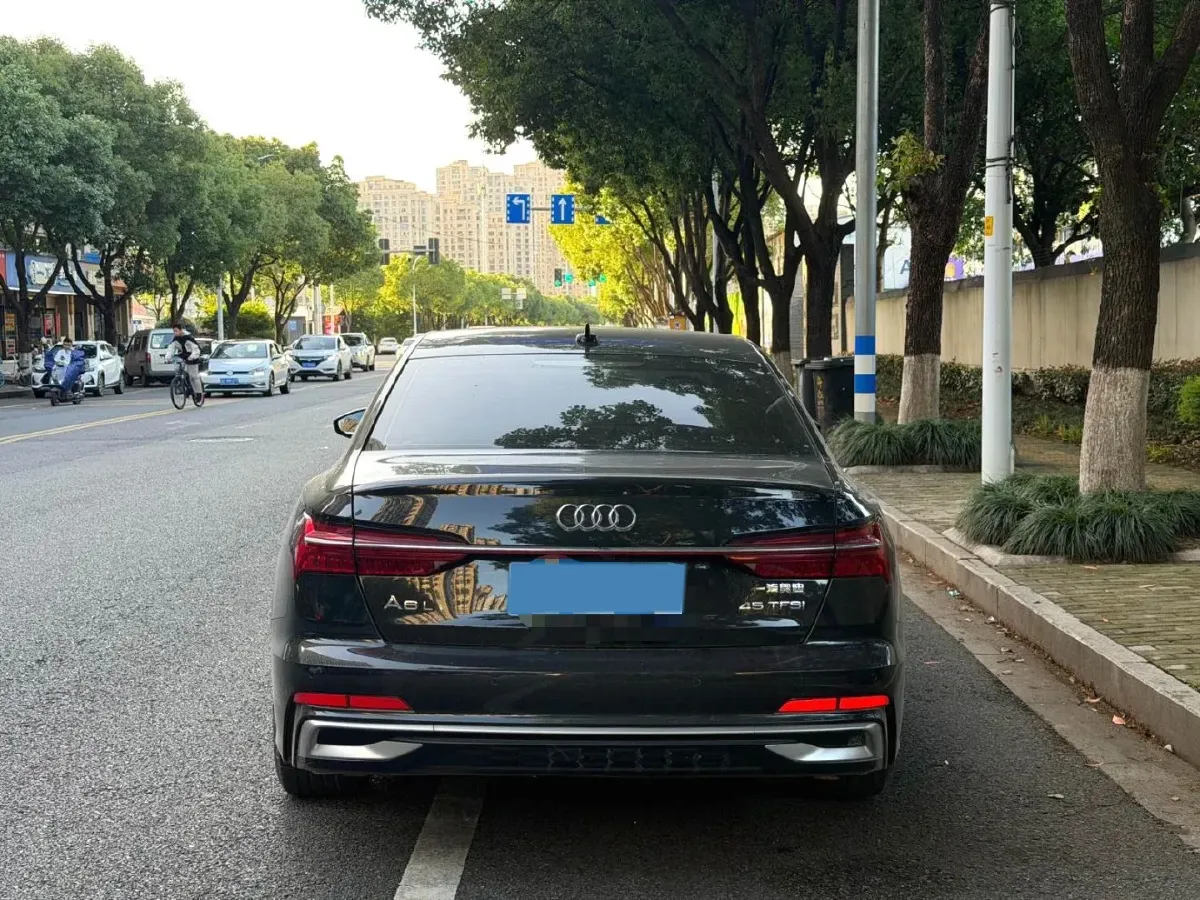 2024 Audi A6L 2.0T 190HP L4 7DCT,autocango,china used car exporter,china ev exporter,chinese used car exporter,chinese used ev exporter