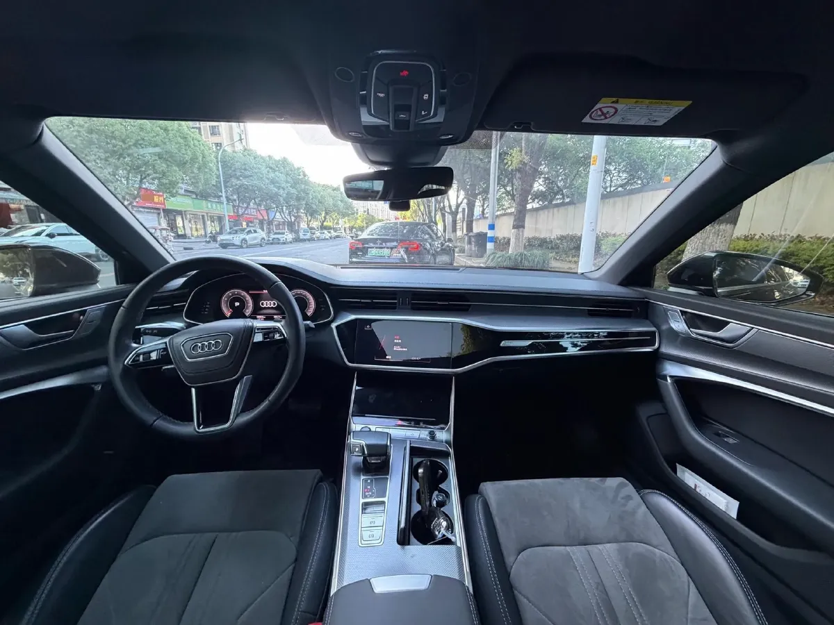 2024 Audi A6L 2.0T 190HP L4 7DCT,autocango,china used car exporter,china ev exporter,chinese used car exporter,chinese used ev exporter