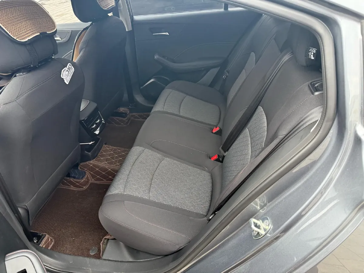2023 Roewe i5 1.5L 129HP L4 5MT,autocango,china used car exporter,china ev exporter,chinese used car exporter,chinese used ev exporter