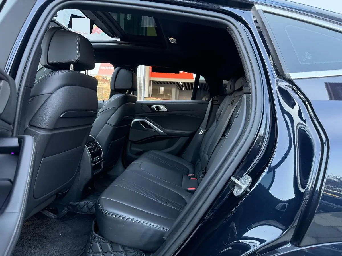 2022 BMW X6 3.0T 340HP L6 8AT,autocango,china used car exporter,china ev exporter,chinese used car exporter,chinese used ev exporter