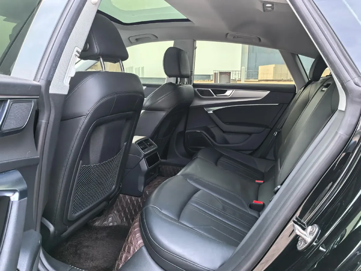 2022 Audi A7 2.0T 245HP L4 7DCT,autocango,china used car exporter,china ev exporter,chinese used car exporter,chinese used ev exporter