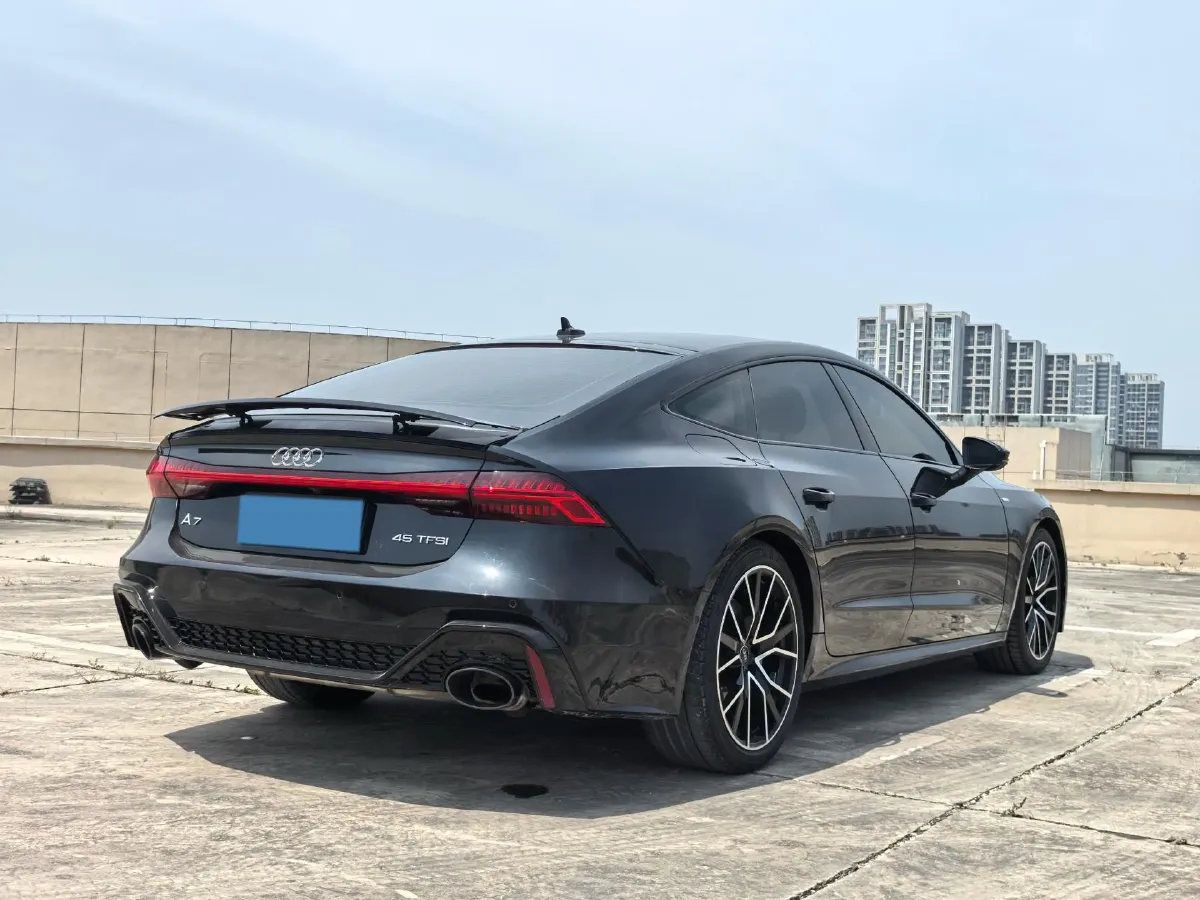 2022 Audi A7 2.0T 245HP L4 7DCT,autocango,china used car exporter,china ev exporter,chinese used car exporter,chinese used ev exporter