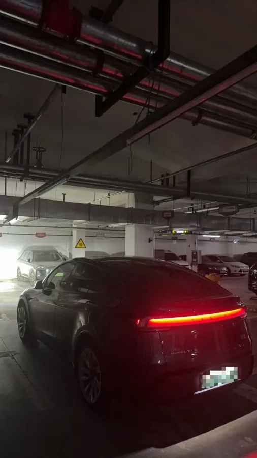 2025 Tesla Model Y BEV 78.4KWH,autocango,china used car exporter,china ev exporter,chinese used car exporter,chinese used ev exporter
