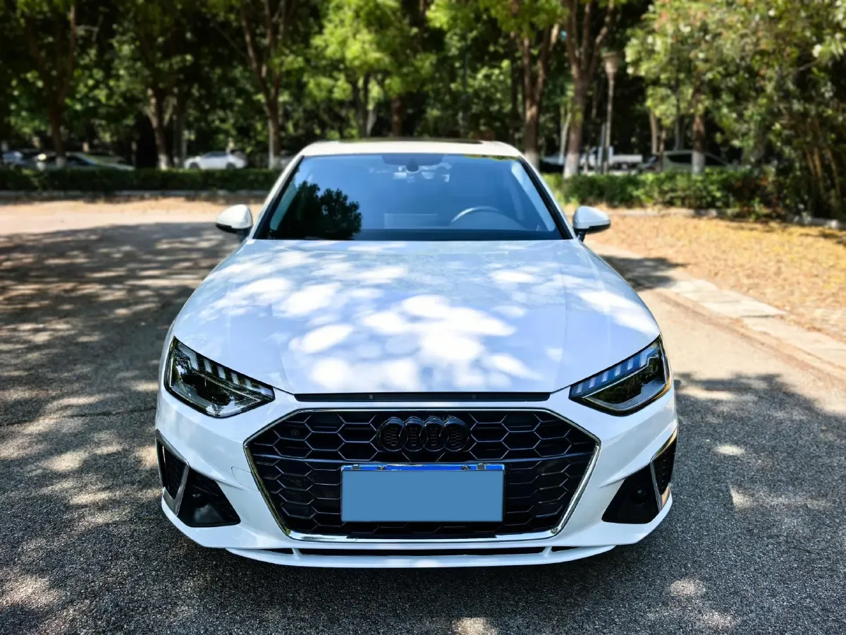 2024 Audi A4L 2.0T 190HP L4 7DCT,autocango,china used car exporter,china ev exporter,chinese used car exporter,chinese used ev exporter