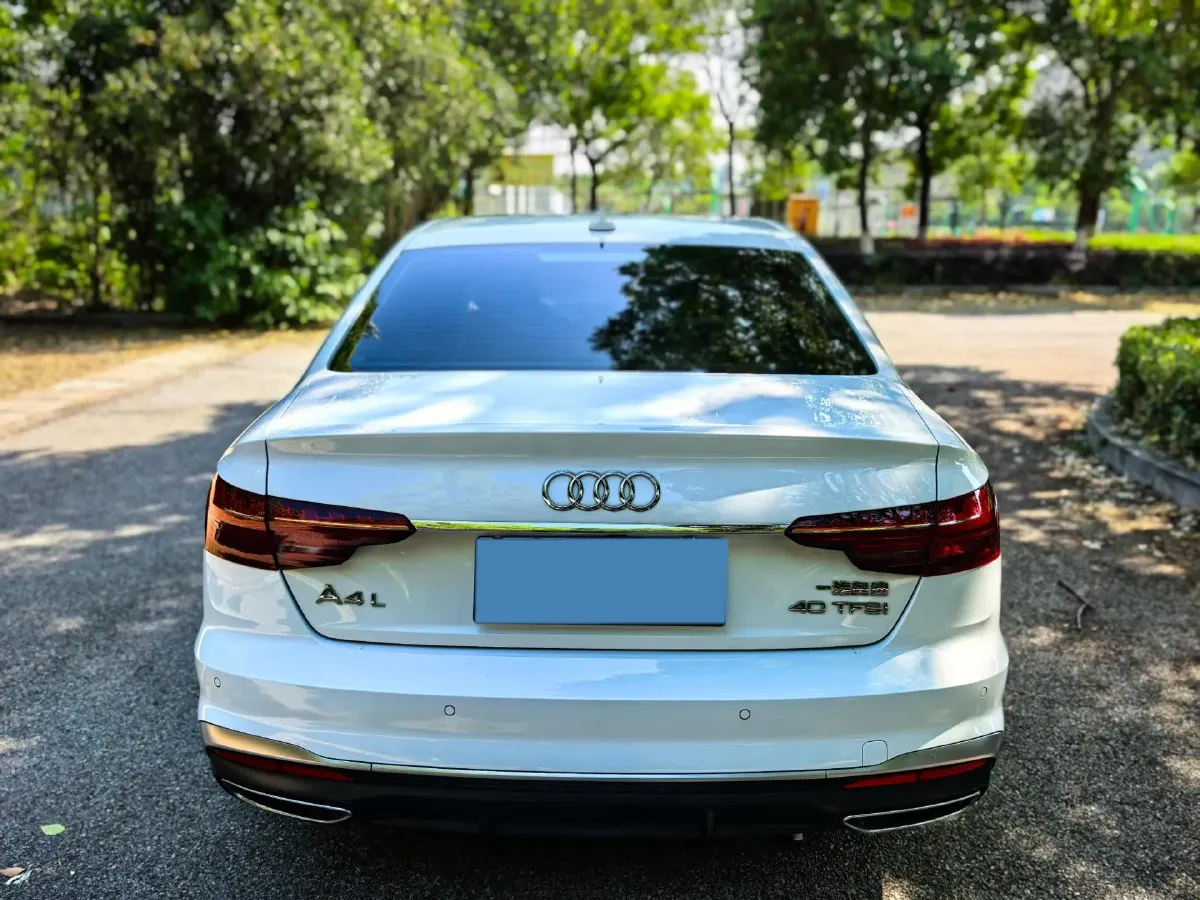 2024 Audi A4L 2.0T 190HP L4 7DCT,autocango,china used car exporter,china ev exporter,chinese used car exporter,chinese used ev exporter