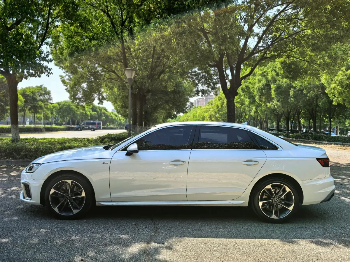 2024 Audi A4L 2.0T 190HP L4 7DCT,autocango,china used car exporter,china ev exporter,chinese used car exporter,chinese used ev exporter
