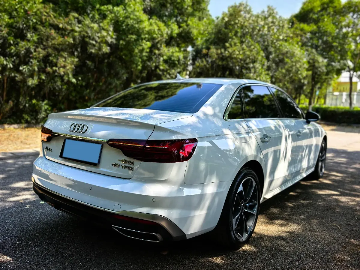2024 Audi A4L 2.0T 190HP L4 7DCT,autocango,china used car exporter,china ev exporter,chinese used car exporter,chinese used ev exporter