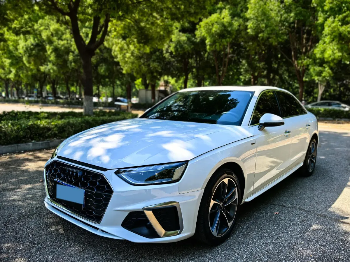 2024 Audi A4L 2.0T 190HP L4 7DCT,autocango,china used car exporter,china ev exporter,chinese used car exporter,chinese used ev exporter
