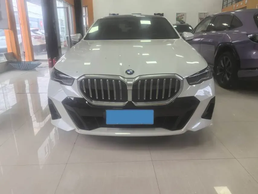 2024 BMW 5 Series 2.0T 190HP L4 8AT,autocango,china used car exporter,china ev exporter,chinese used car exporter,chinese used ev exporter