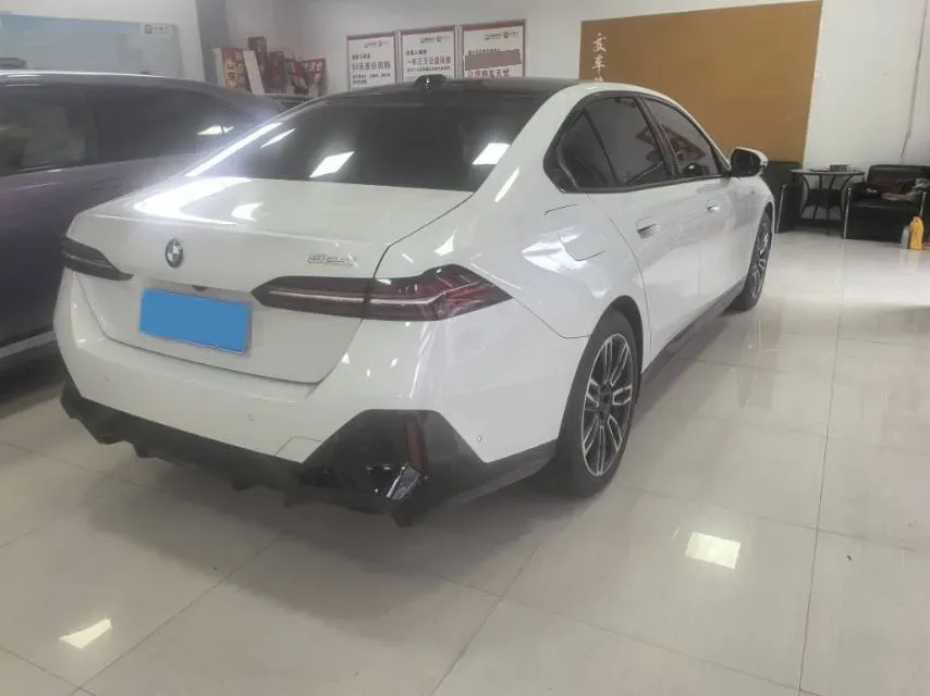 2024 BMW 5 Series 2.0T 190HP L4 8AT,autocango,china used car exporter,china ev exporter,chinese used car exporter,chinese used ev exporter