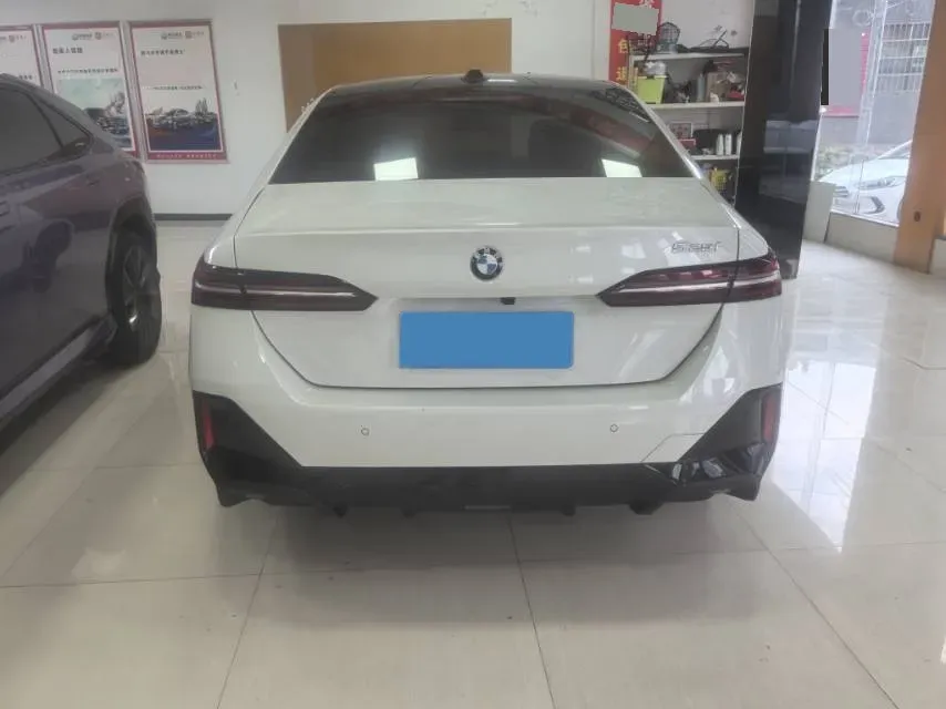 2024 BMW 5 Series 2.0T 190HP L4 8AT,autocango,china used car exporter,china ev exporter,chinese used car exporter,chinese used ev exporter