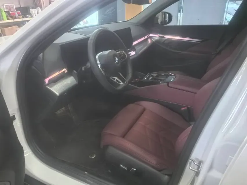 2024 BMW 5 Series 2.0T 190HP L4 8AT,autocango,china used car exporter,china ev exporter,chinese used car exporter,chinese used ev exporter