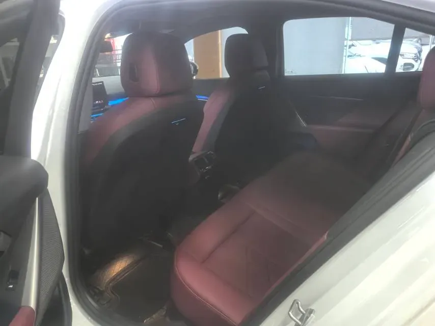 2024 BMW 5 Series 2.0T 190HP L4 8AT,autocango,china used car exporter,china ev exporter,chinese used car exporter,chinese used ev exporter